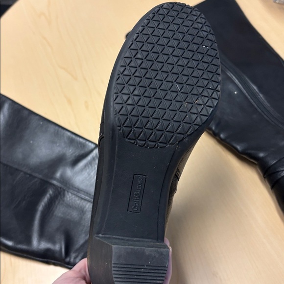 Kohl's Crift & Barrow Black Heeled Boots for Women - Picture 3 of 8